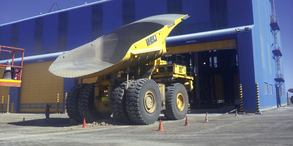 Large flexible doors for the mining industry
