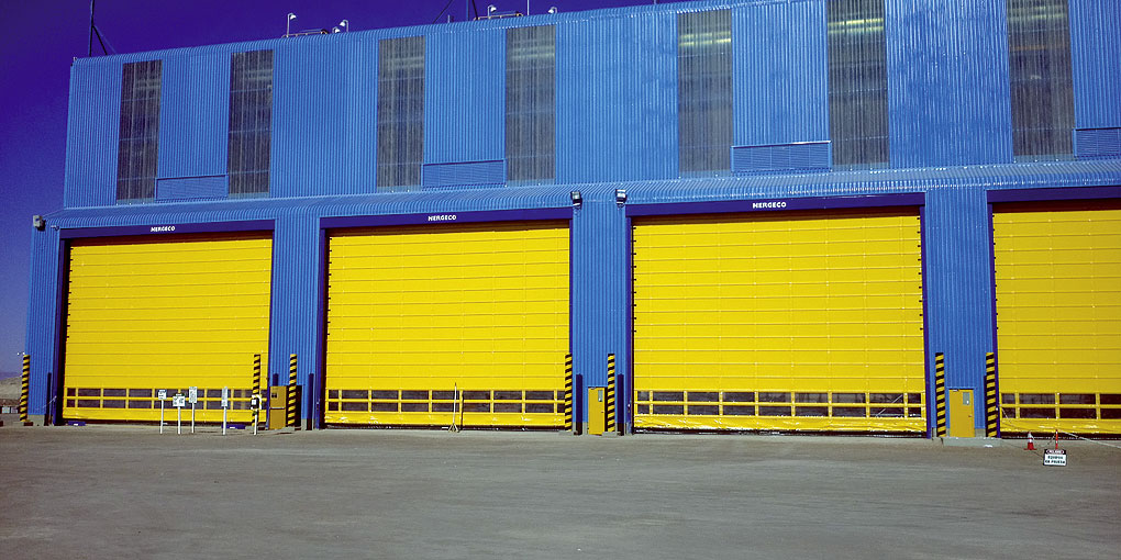 Schnelllauftore für Hangar von Bergbaufahrzeugen 