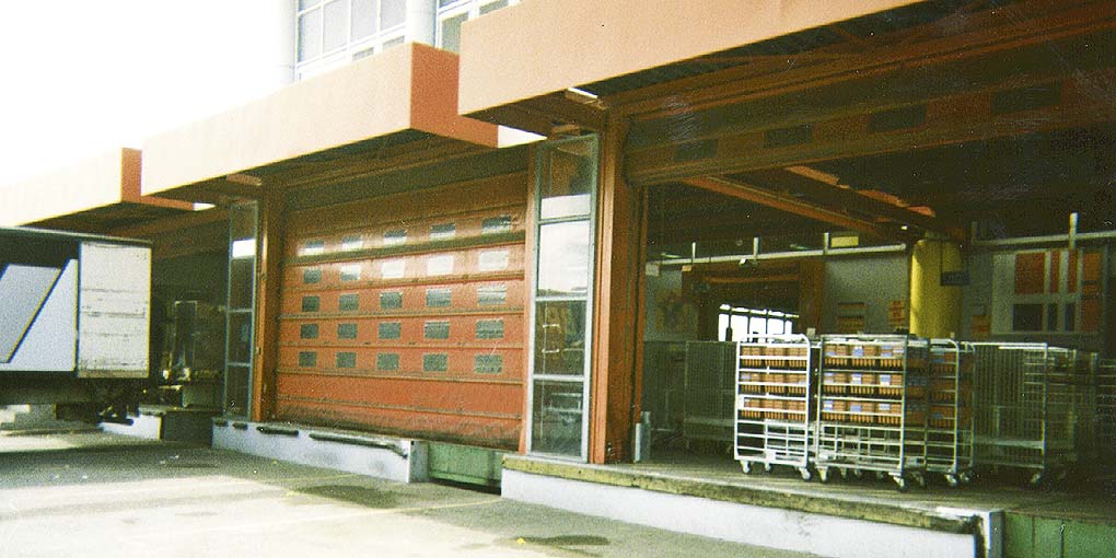 Centro di smistamento postale, porte rapide installate nel 1997
