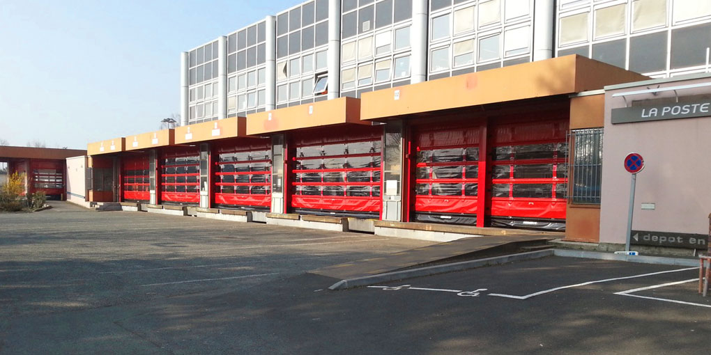 New flexible door curtains at the postal sorting centre