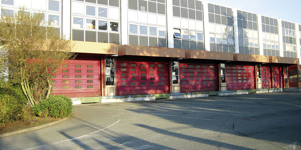 Automatic doors at the Angers postal sorting centre in 2007