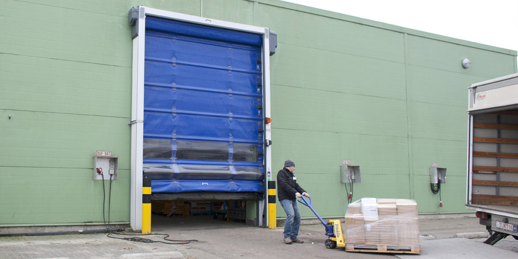 Transparent automatic door