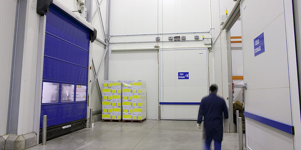 Puertas flexibles agroalimentarias que cierran una esclusa frigorífica